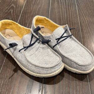 Hey Dudes size 9 Women’s Gray-Denim look Casual Loafers